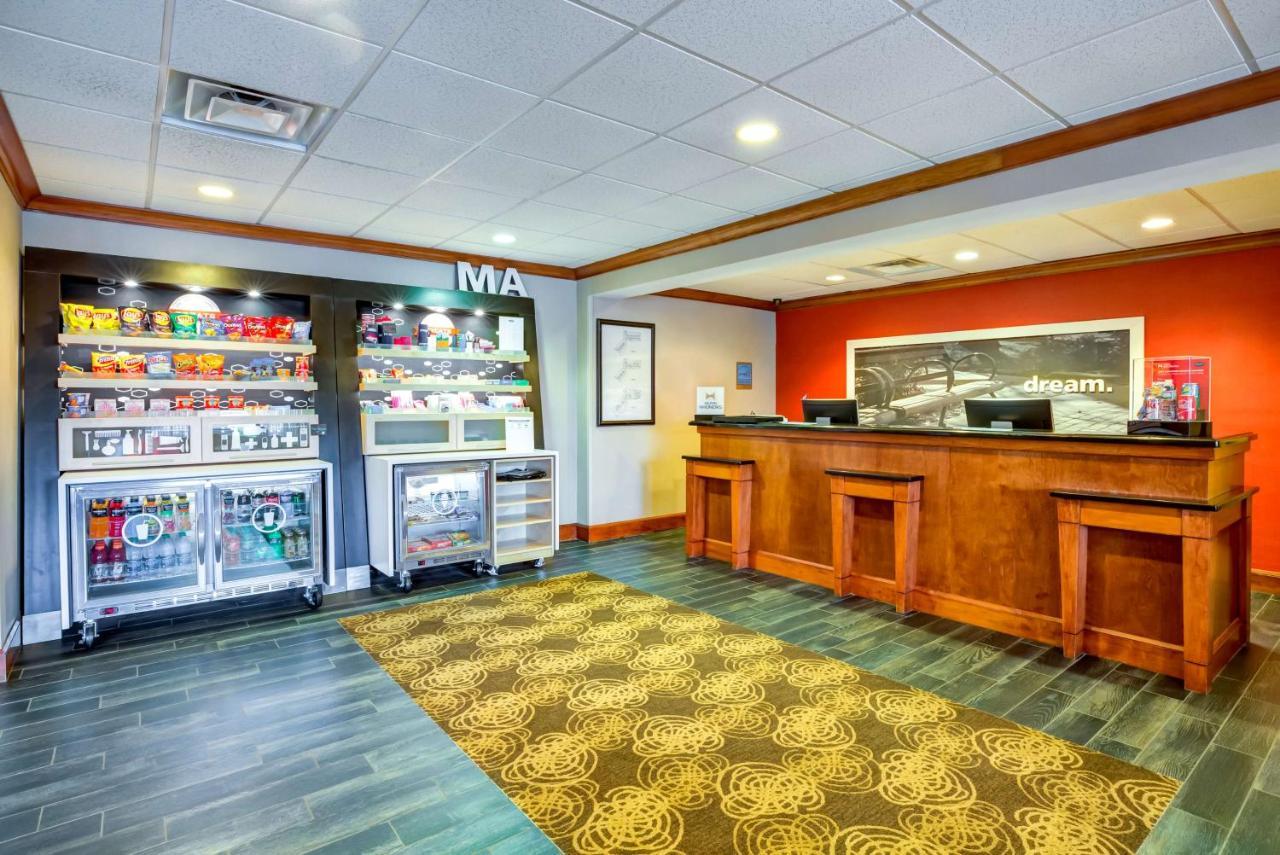 Hampton Inn Boston-Norwood Exterior photo