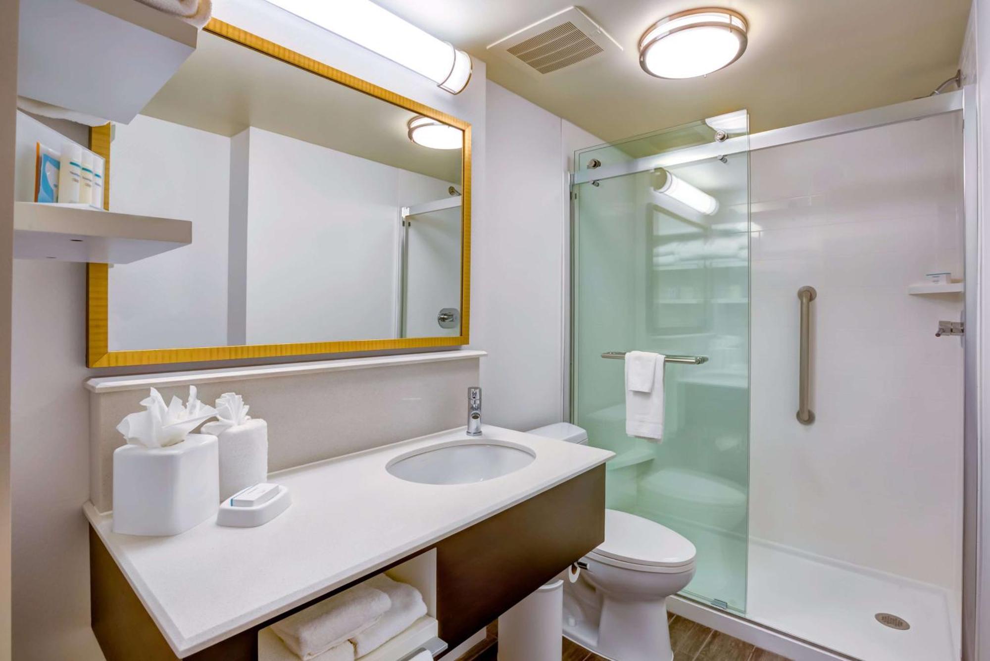 Hampton Inn Boston-Norwood Exterior photo